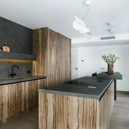 Modern 5 Minutes From Main Square, Ac