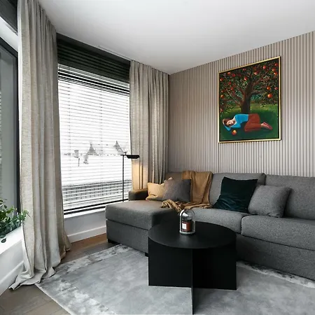 Modern 5 Minutes From Main Square, Ac *